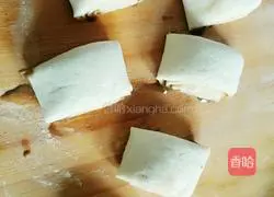  Illustration of making sesame paste flower rolls 11