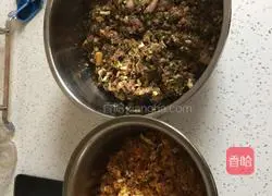 Illustration of how to make beef and three fresh pot stickers 5