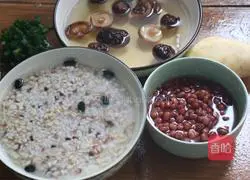 Illustration of how to make pan-fried potato and multi-grain rice balls 1