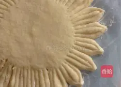 Illustration of how to make plum blossom cake 6