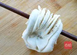 Illustration of how to make salt and pepper rolls 19