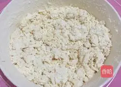 Illustration of how to make spring roll skins 1