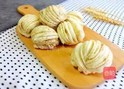 Illustration of how to make salt and pepper rolls 26