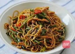 Illustration of how to make braised beans and noodles 8