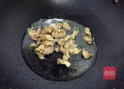 Illustration of how to make wet fried rice noodles 12