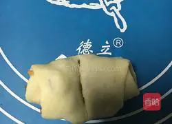 Ham rolls and Illustration of how to make red date flower rolls 11