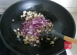 Illustration of how to make mushroom and chicken porridge 10