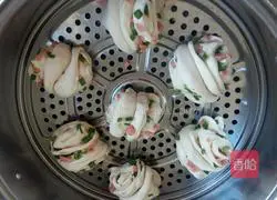 Illustration of how to make scallions and ham rolls 11