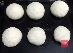 Illustration of how to make hamburger embryos (small meal buns) 10