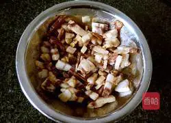 Illustration of how to make baked rice with peas and bacon 6