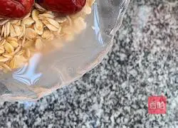 Illustration of making red dates, longan and Laba porridge 5