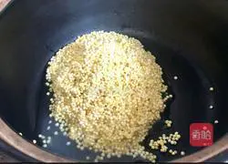 Illustration of how to make red dates, wolfberry and millet porridge 1