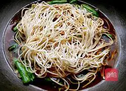 Illustration of how to make vegetarian lentil braised noodles 5