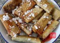 Illustration of how to make fried spring rolls 6