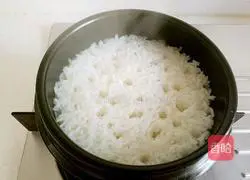 Illustration of how to make sausage clay pot rice 7