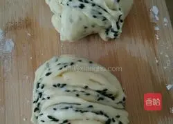 Illustration of how to make sugar-free sesame rolls 6