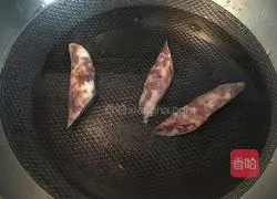 Illustration of how to make Tamago sausage rice balls 2