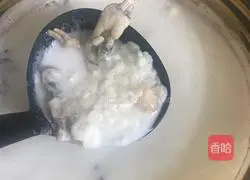 Illustration of how to make seafood milk porridge 5