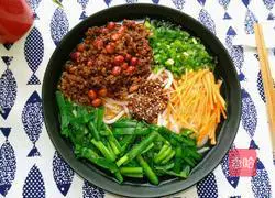 Yunnan Miscellaneous Sauce Rice Noodles Recipe Illustration 9