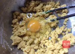 Illustration of how to make wolfberry cornmeal cake 3