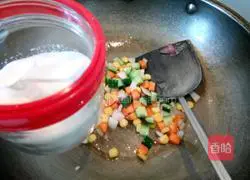 Illustration of how to make Italian screw noodles 5