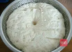 Illustration of how to make scallion rolls 5