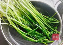 Illustration of how to make pepper-flavored flower rolls 5