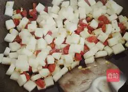 Illustration of how to make radish and sausage braised rice 8