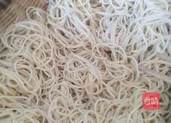 Illustration of how to make spicy and sour cold noodles 9