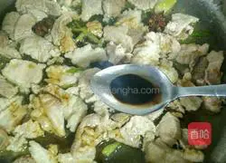 Illustration of making braised beans and noodles 9