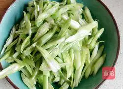 Illustration of how to make braised beans and noodles 2