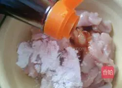 Illustration of how to cook chicken breast and mushrooms in rice cooker 4