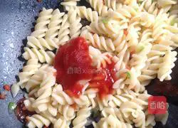  Illustration of how to make Italian screw noodles 4