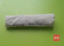 Illustration of how to make leek, egg and vermicelli spring rolls 17