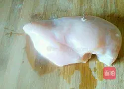 Illustration of how to make mushroom and chicken pot stickers 1