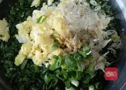 Chives and eggs Illustration of how to make shrimp skin stuffing box 2