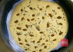 Illustration of how to make corn raisin cake 5
