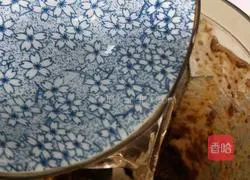 Illustration of how to make red dates and millet porridge 6