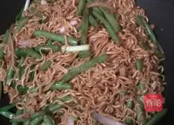 Illustration of how to make braised beans and noodles 4