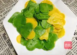 Illustration of how to make large plate of chicken braised colorful noodles 12