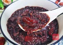 Illustration of how to make black rice and red date porridge 7