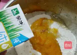 Illustration of how to make pumpkin hair cake 4