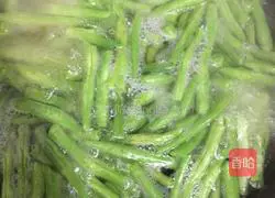 Illustration of how to make braised beans and noodles 3