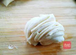 Illustration of how to make original flower rolls 18