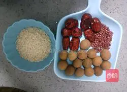 Illustration of how to make red dates, longan and red bean porridge 1