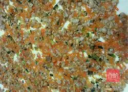 Illustration of how to make meat-filled carrot rolls 7