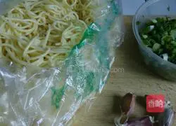 Illustration of how to make cold noodles 1
