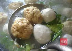 Illustration of how to make meatball soup and rice noodles 3