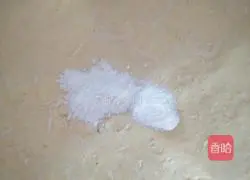 Illustration of how to make cornmeal and white flour cakes 7