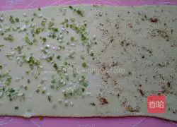 Illustration of making double-flavored flower rolls 6